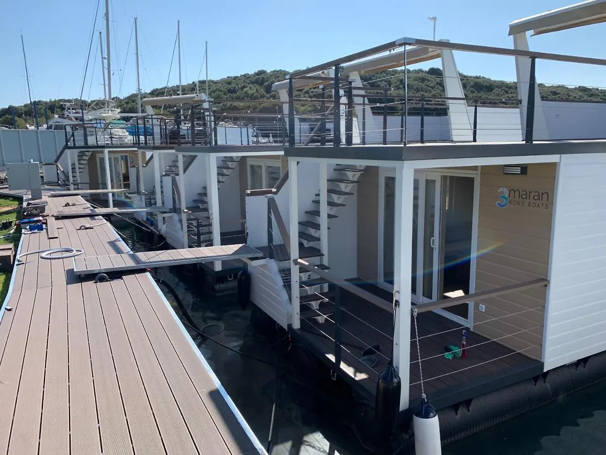 Floating House - Arena 2 Villa Pula Hırvatistan