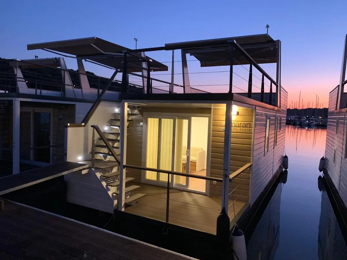 Floating House - Arena 2 Villa Pula Tatil Evi